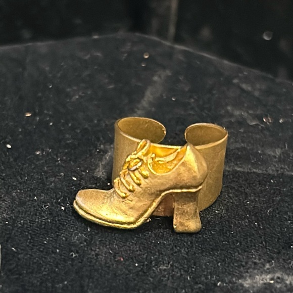 Rare Vintage Leslie Block Matte Gold Shoe Ring-Adjustable - Picture 1 of 4